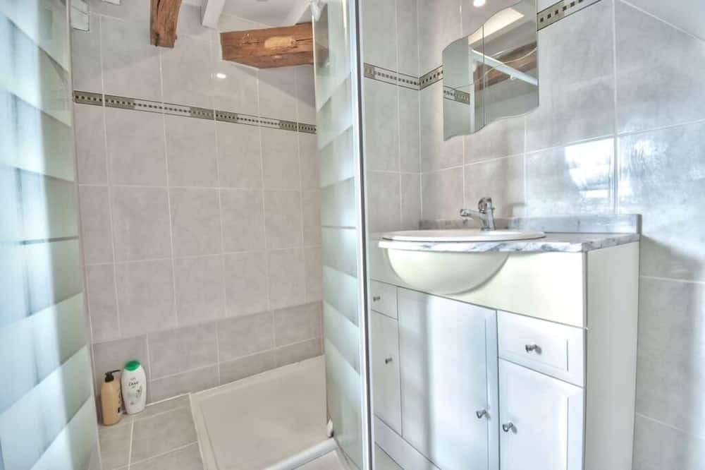 Photo of Bathroom in Nogent-le-Roi