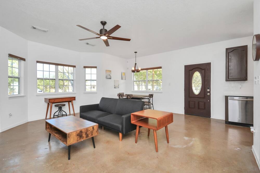 Photo of Livingroom in La Porte