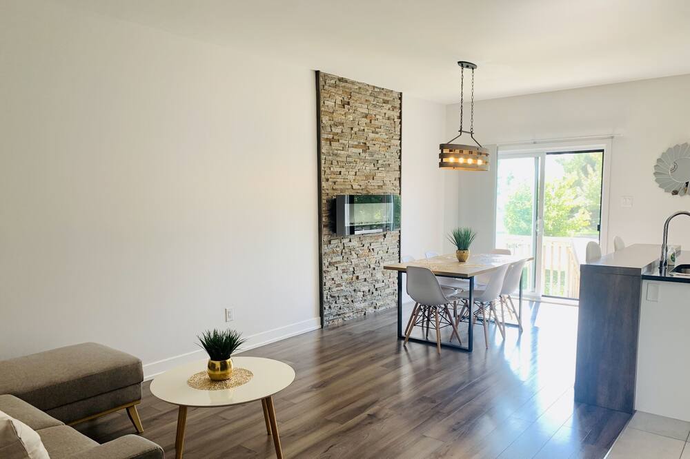 Photo of Livingroom in Russell