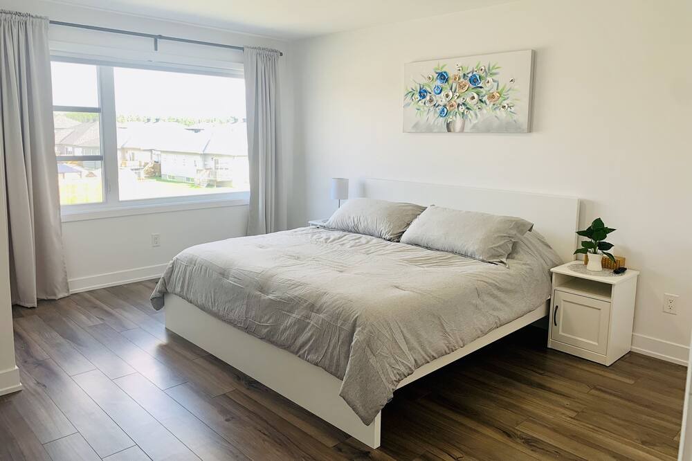 Photo of Bedroom in Russell