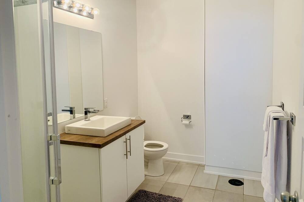 Photo of Bathroom in Russell