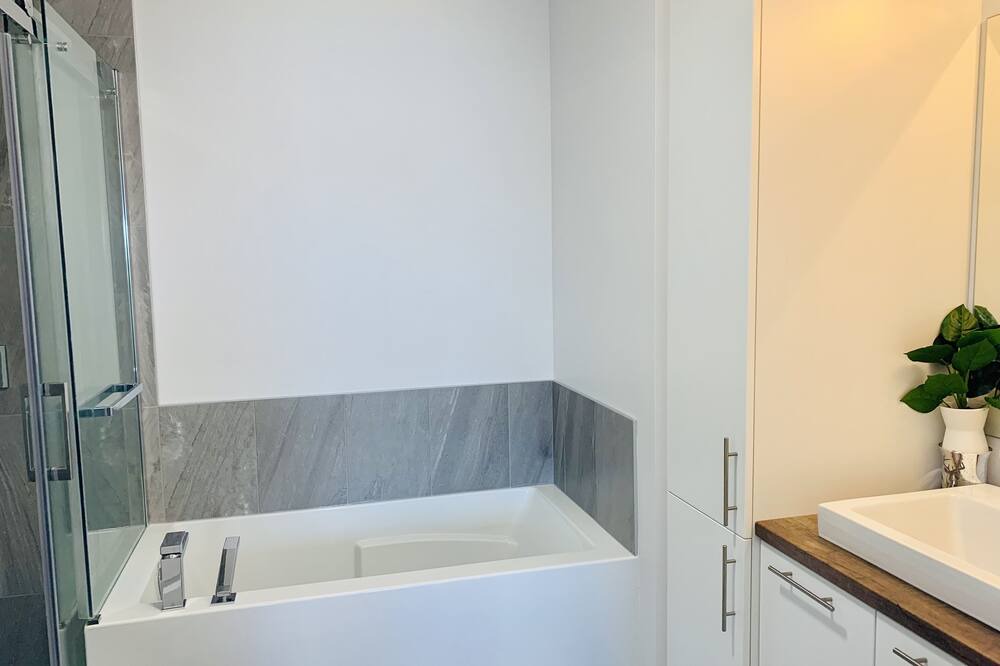 Photo of Bathroom in Russell