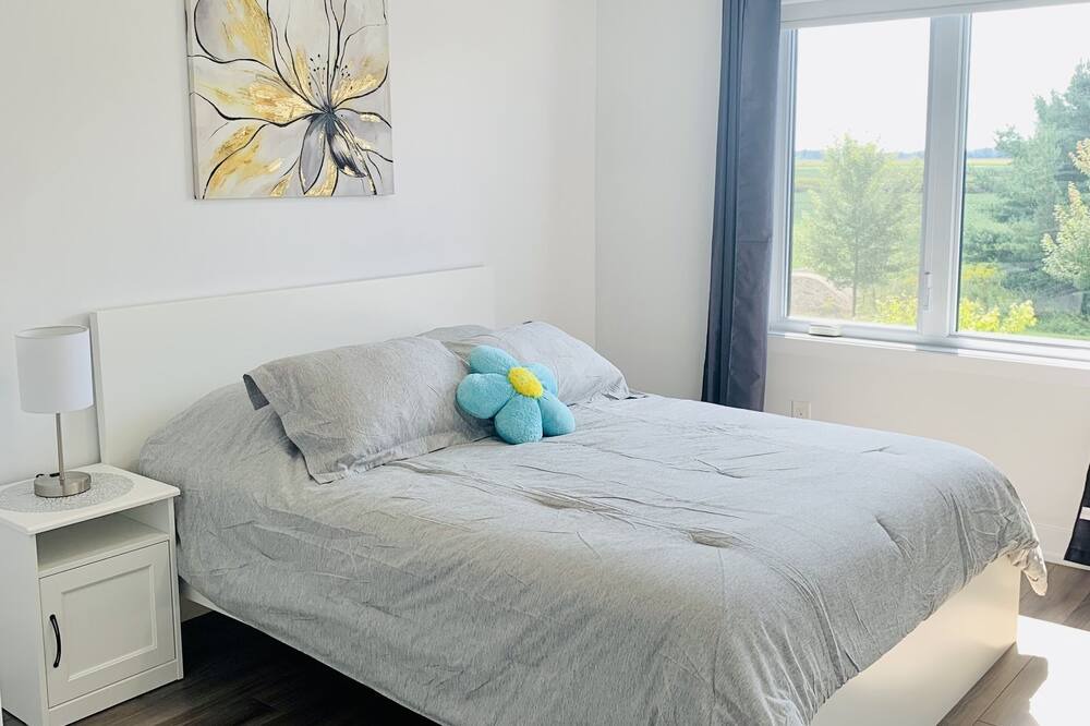 Photo of Bedroom in Russell
