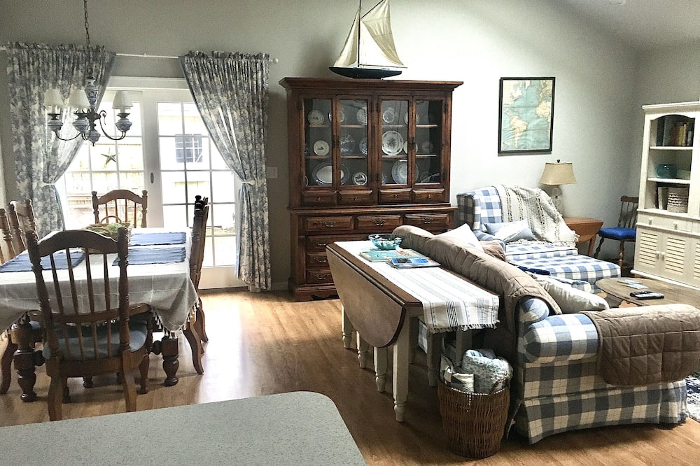 Photo of Bedroom in Oakdale