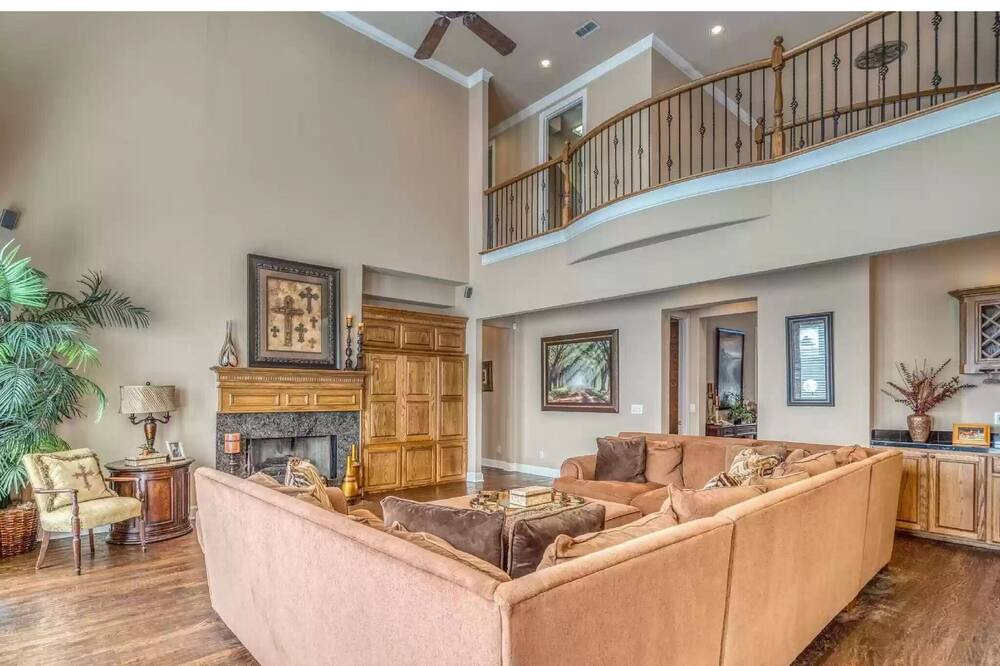 Photo of Livingroom in Cross Roads