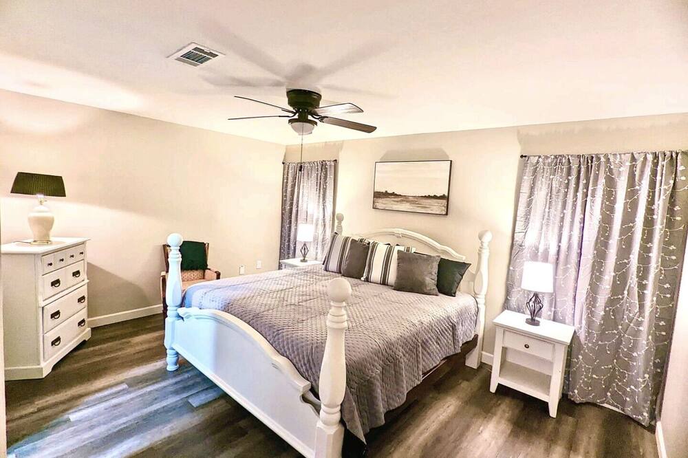 Photo of Bedroom in Pineville