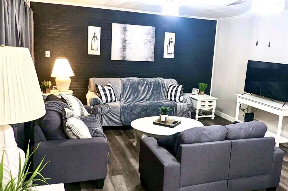 Photo of Livingroom in Pineville