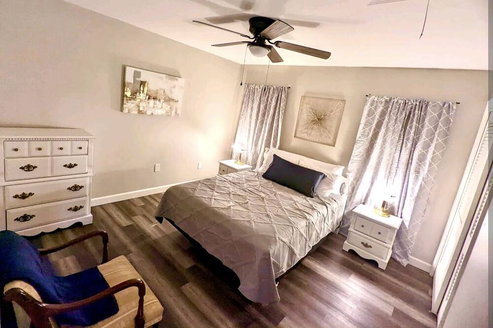 Photo of Bedroom in Pineville