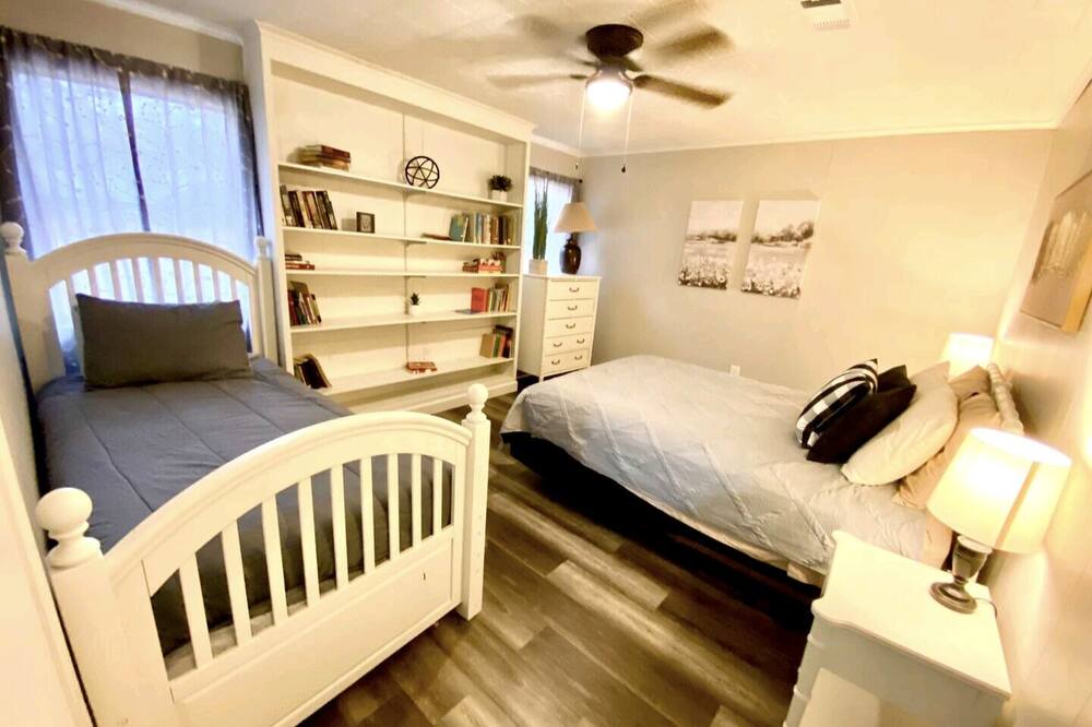 Photo of Bedroom in Pineville