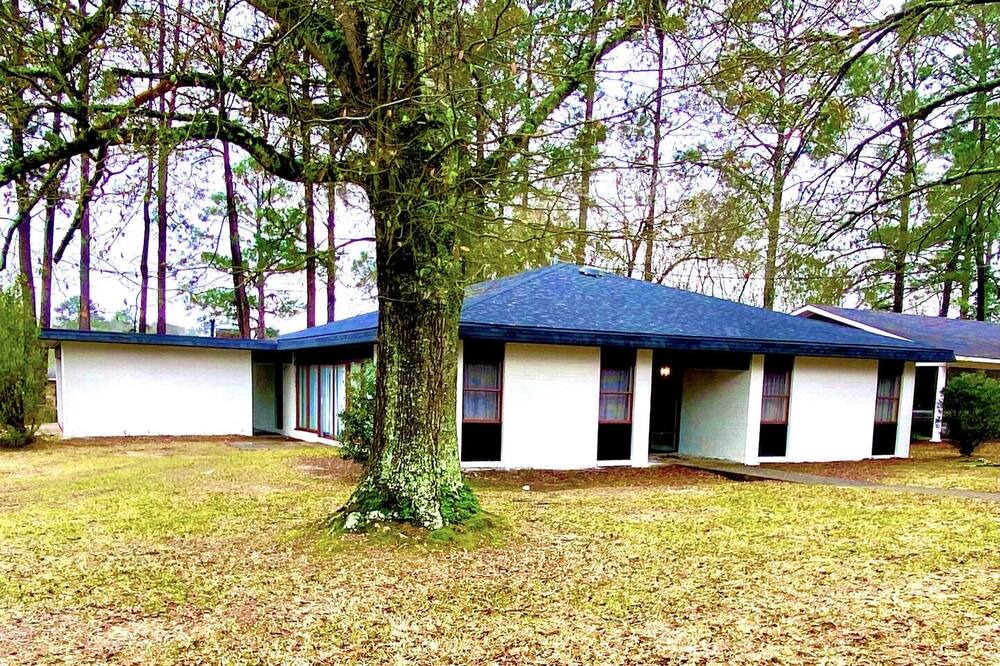 Photo of Outdoor in Pineville