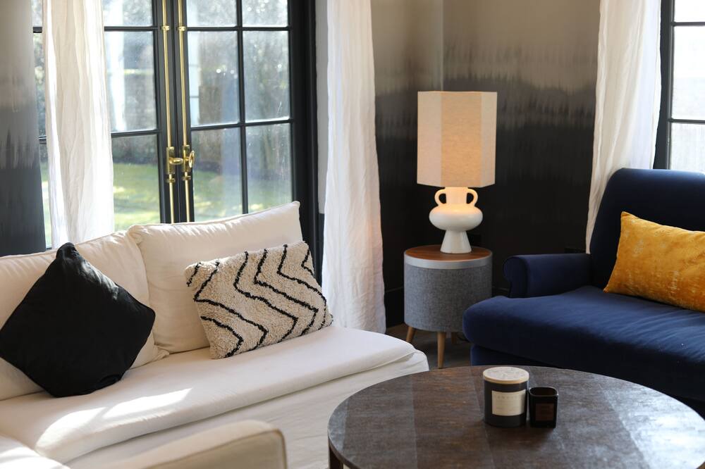 Photo of Livingroom in East Ashling