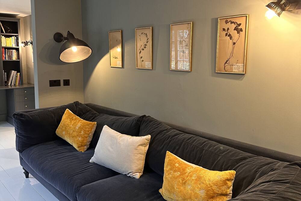 Photo of Livingroom in East Ashling