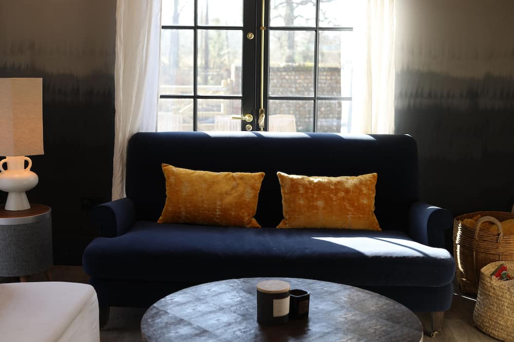 Photo of Livingroom in East Ashling