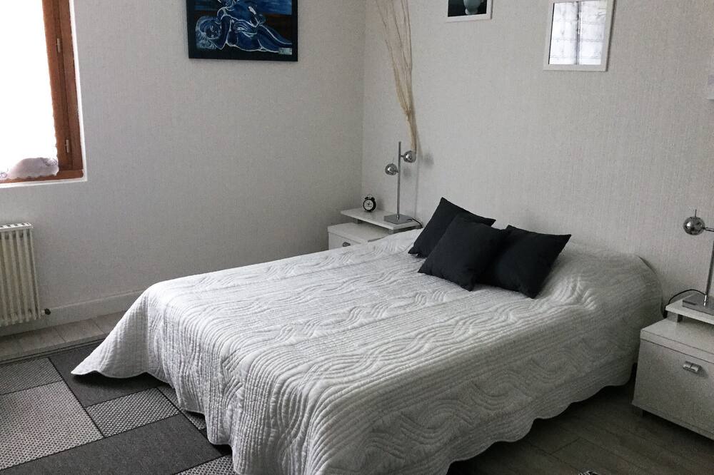 Photo of Bedroom in Villebernier