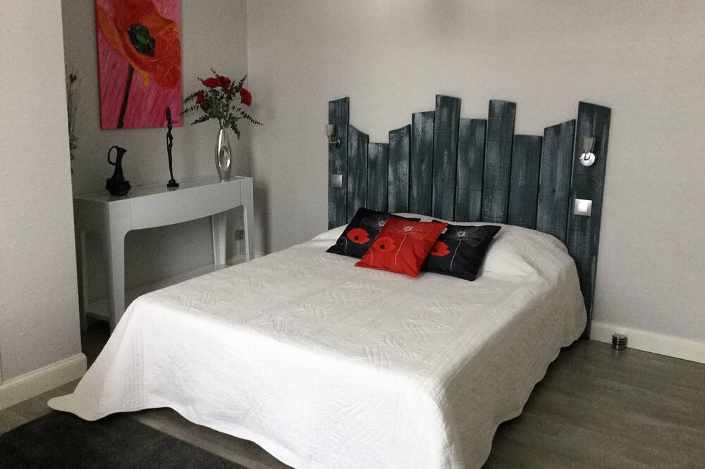 Photo of Bedroom in Villebernier