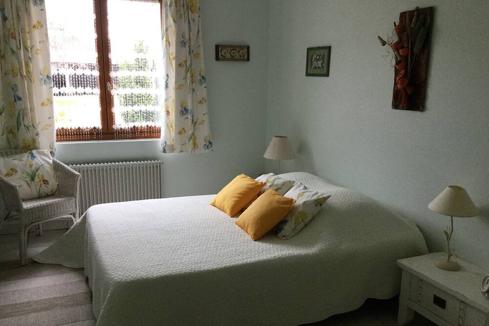 Photo of Bedroom in Villebernier