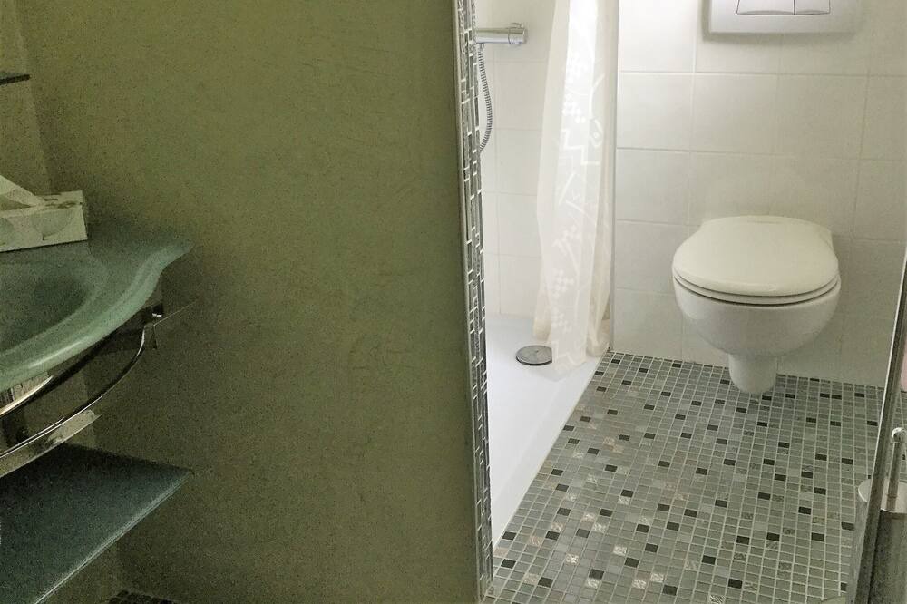 Photo of Bathroom in Villebernier