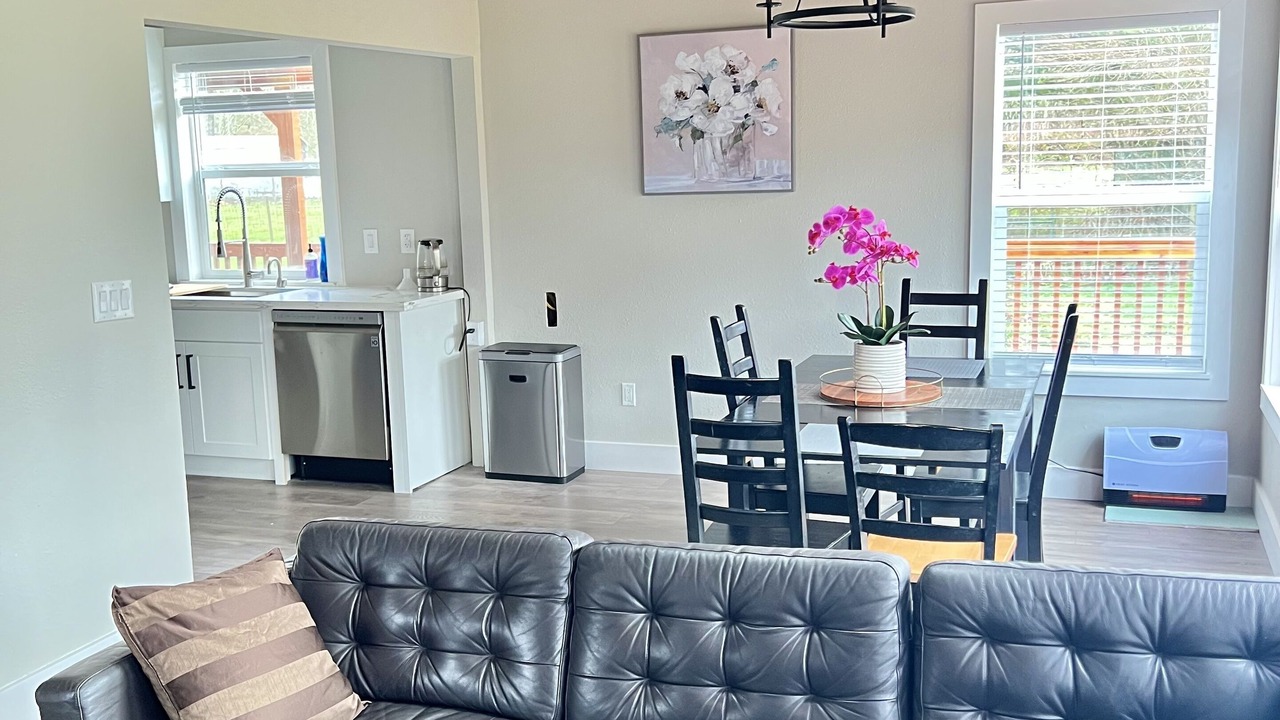 Photo of Livingroom in Gold Bar