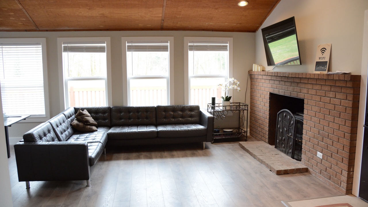 Photo of Livingroom in Gold Bar