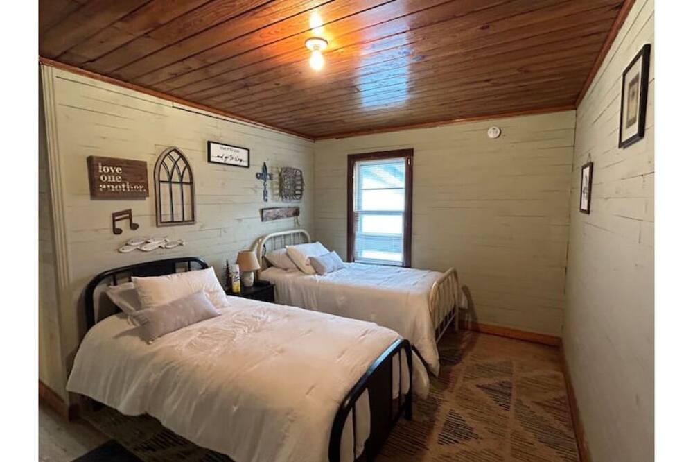 Photo of Bedroom in Morris Chapel