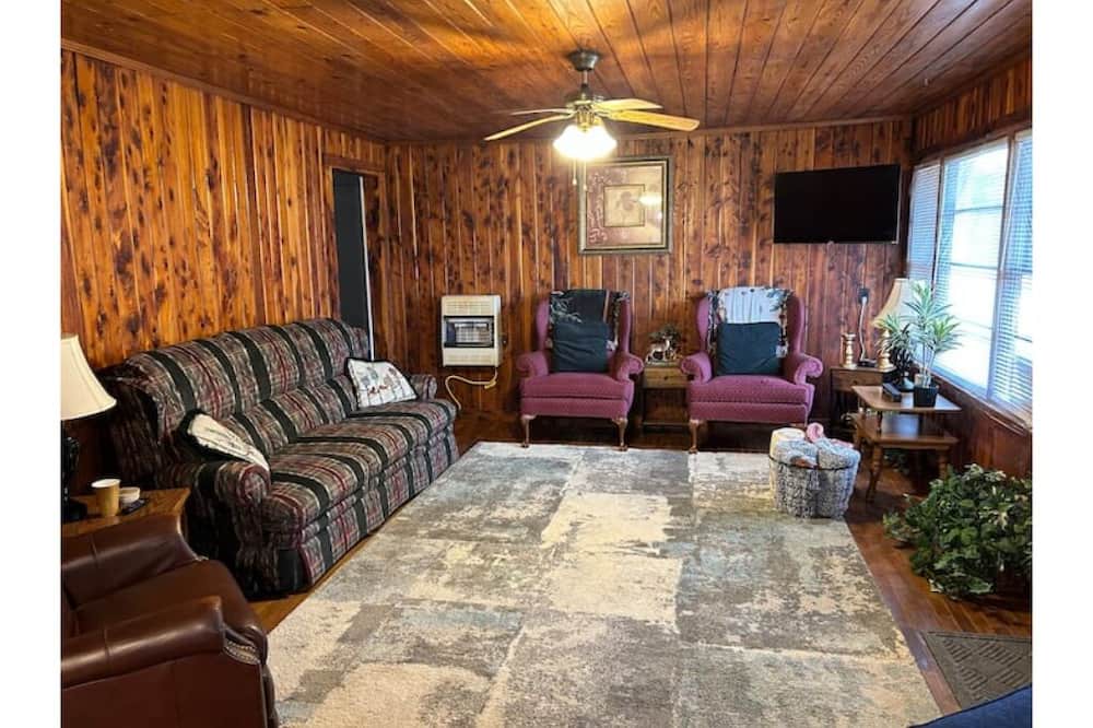 Photo of Livingroom in Morris Chapel