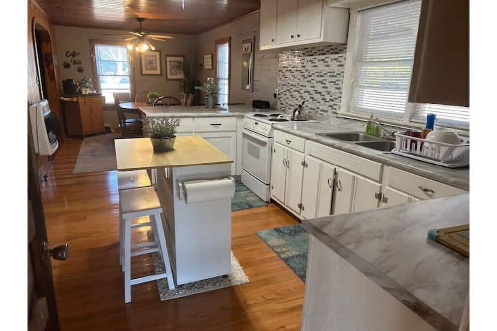 Photo of Kitchen in Morris Chapel