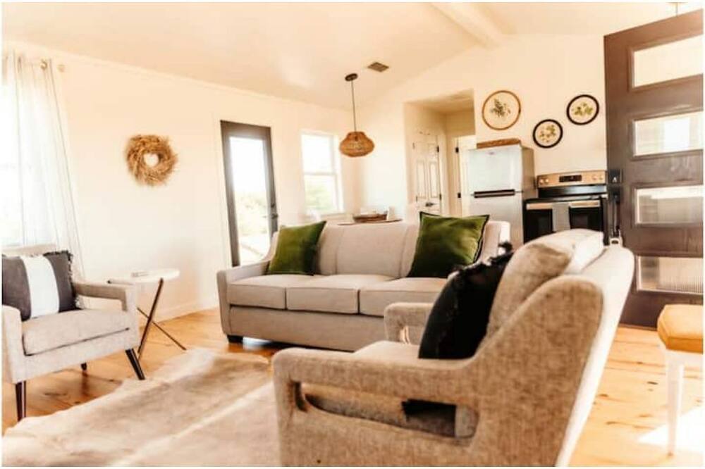 Photo of Livingroom in Canton