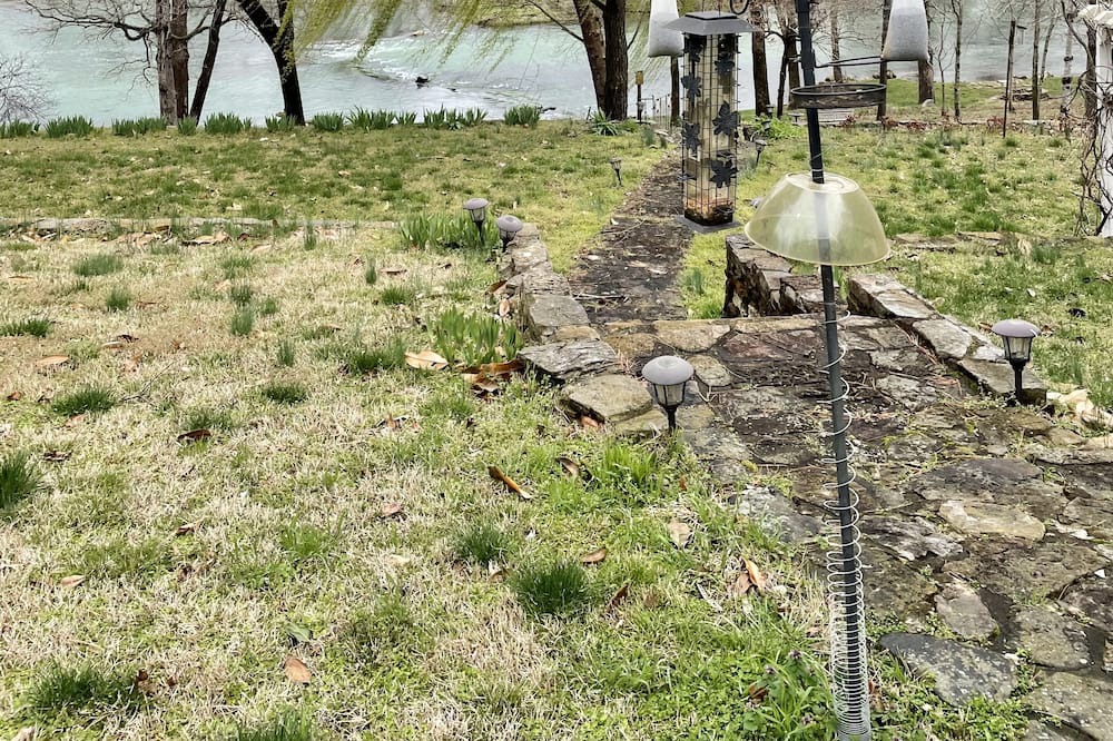 Photo of Others in Mammoth Spring