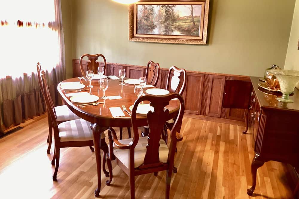 Photo of Bedroom in Mammoth Spring