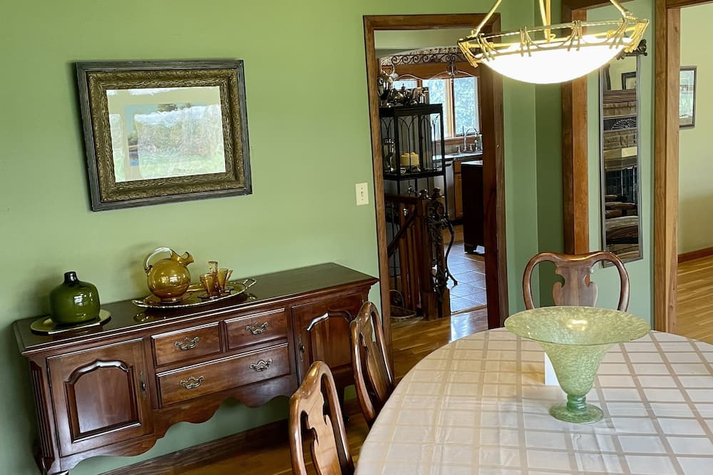 Photo of Bedroom in Mammoth Spring