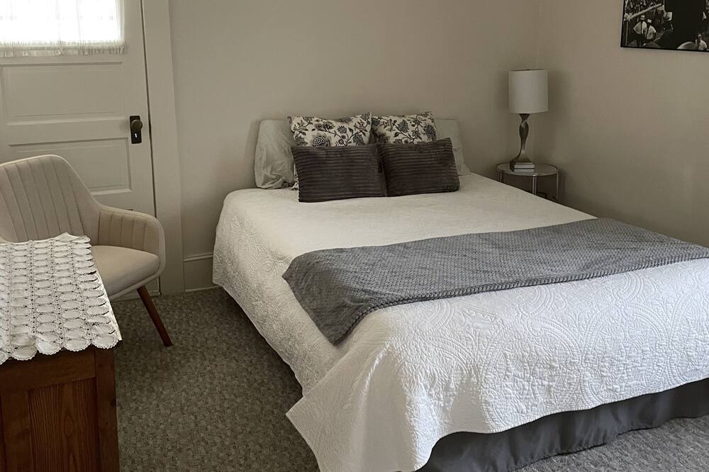 Photo of Bedroom in Irvington