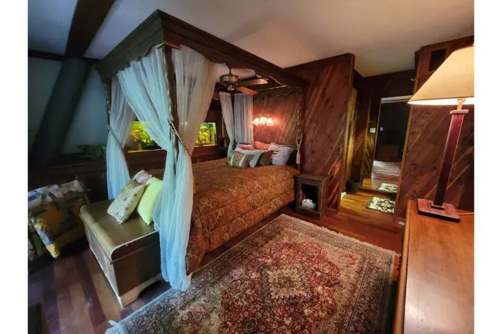 Photo of Bedroom in Crawfordville