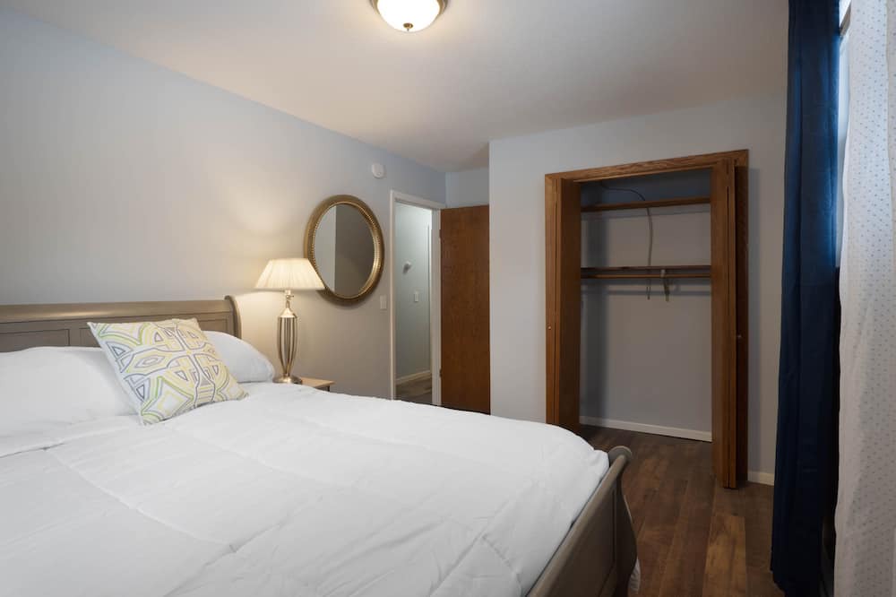 Photo of Bedroom in Mounds View