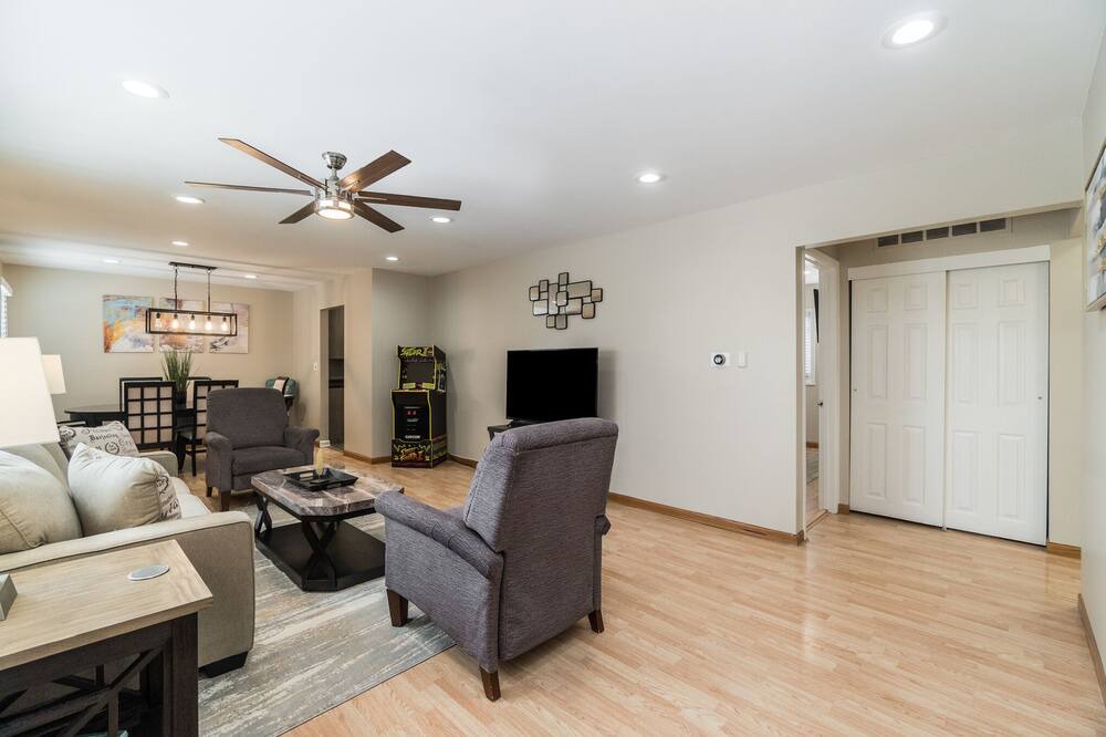 Photo of Livingroom in Schaumburg