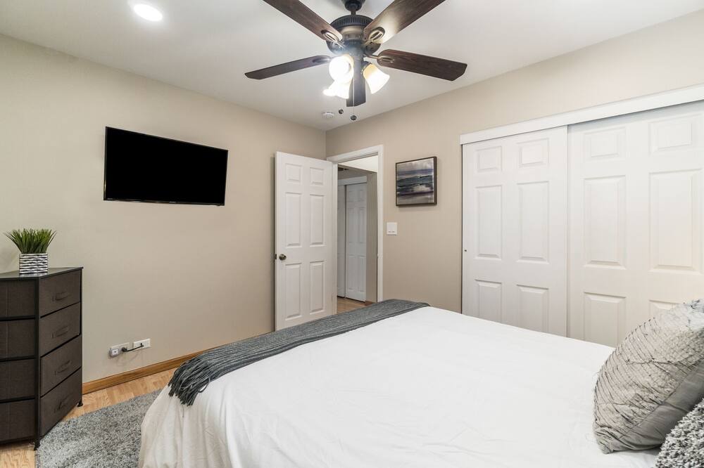 Photo of Bedroom in Schaumburg