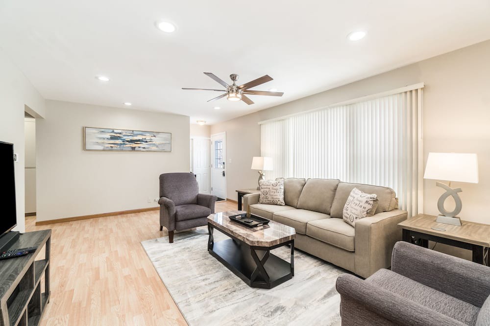 Photo of Livingroom in Schaumburg