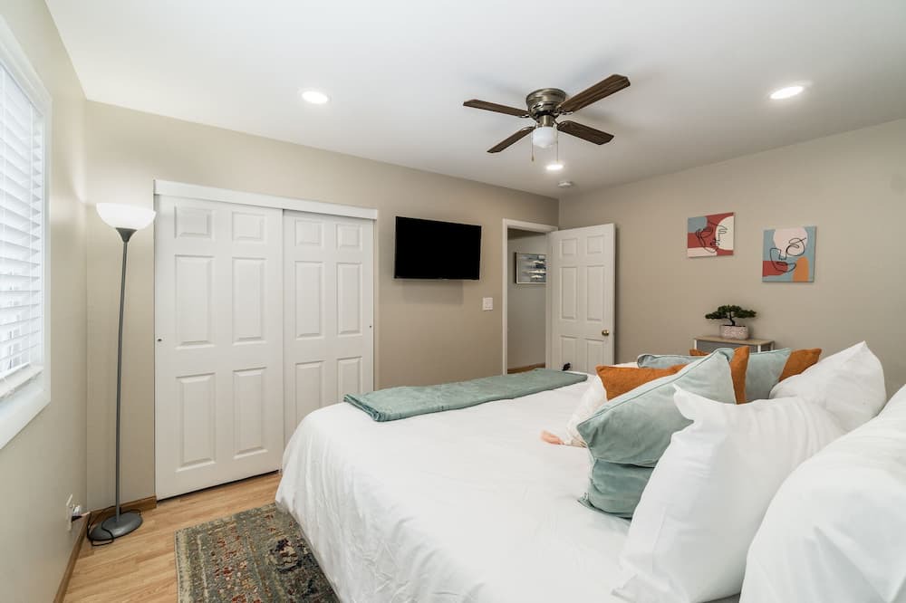 Photo of Bedroom in Schaumburg