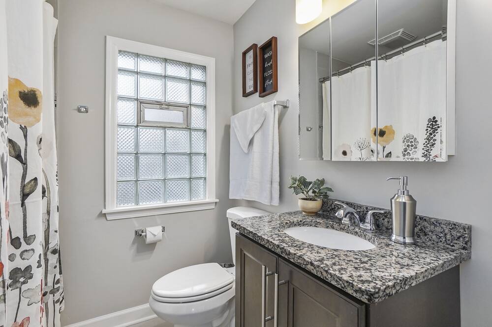 Photo of Bathroom in Flossmoor