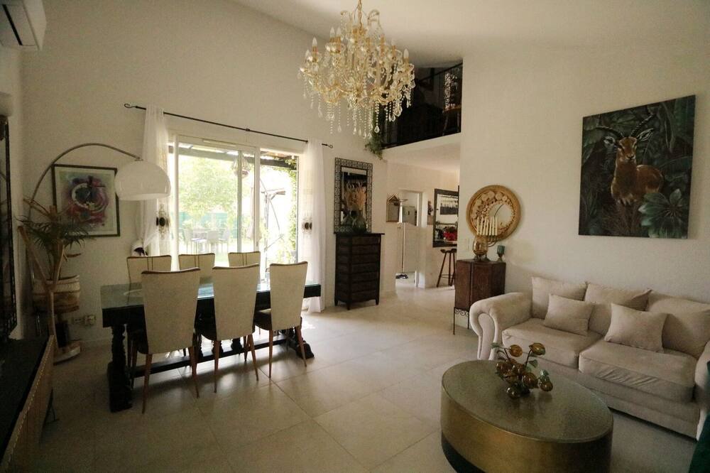 Photo of Livingroom in Saint-Saturnin-les-Avignon