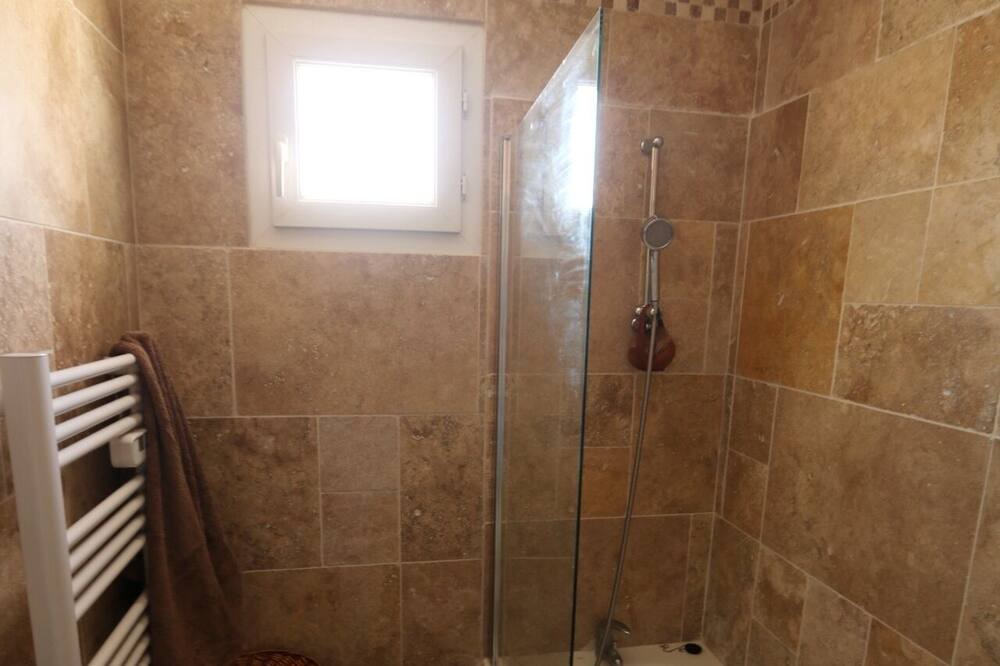 Photo of Bathroom in Saint-Saturnin-les-Avignon