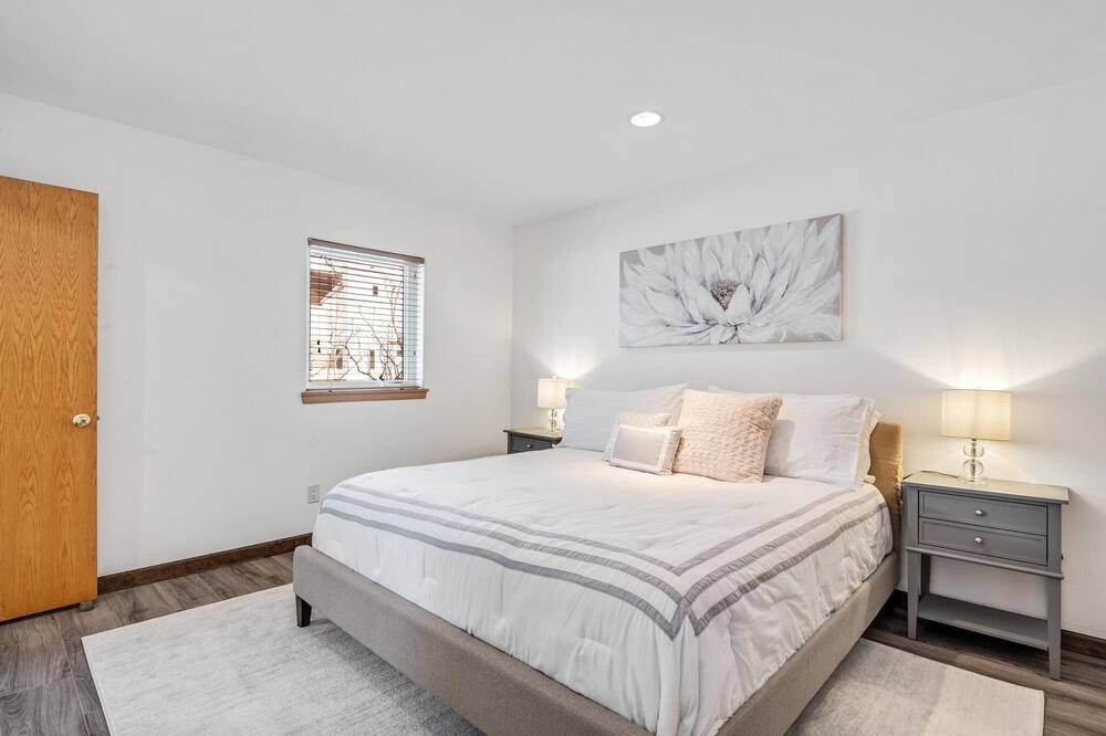 Photo of Bedroom in Basalt