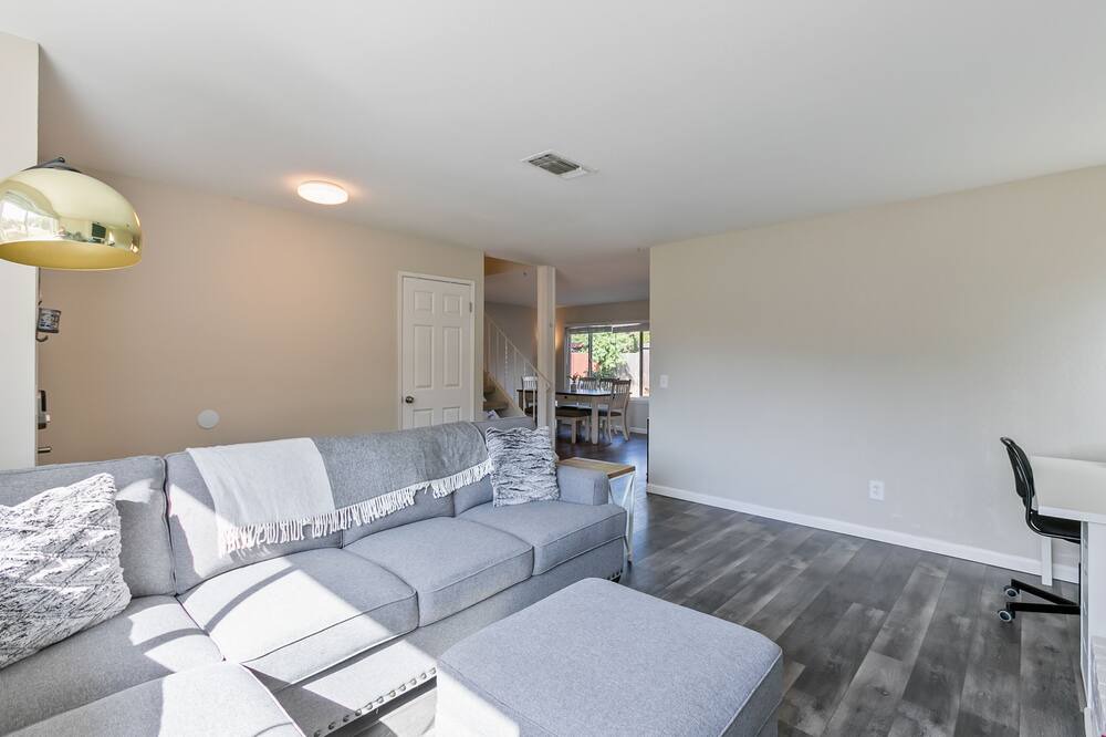 Photo of Livingroom in Sacramento