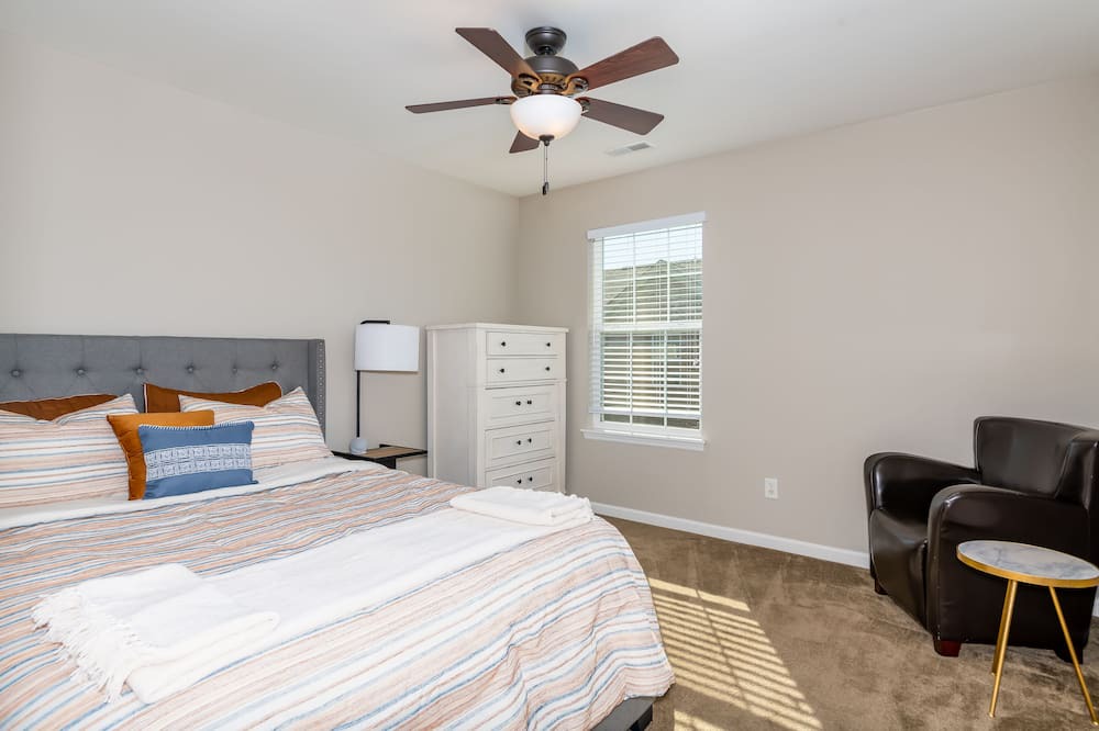 Photo of Bedroom in Grantwood Village