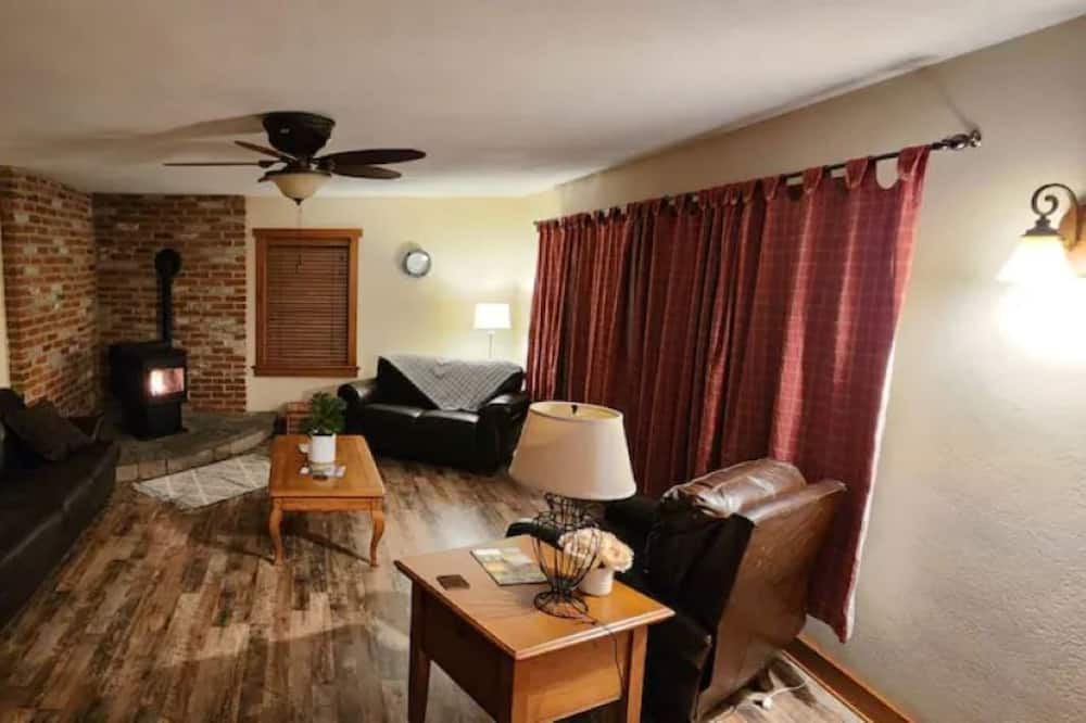 Photo of Livingroom in Newville