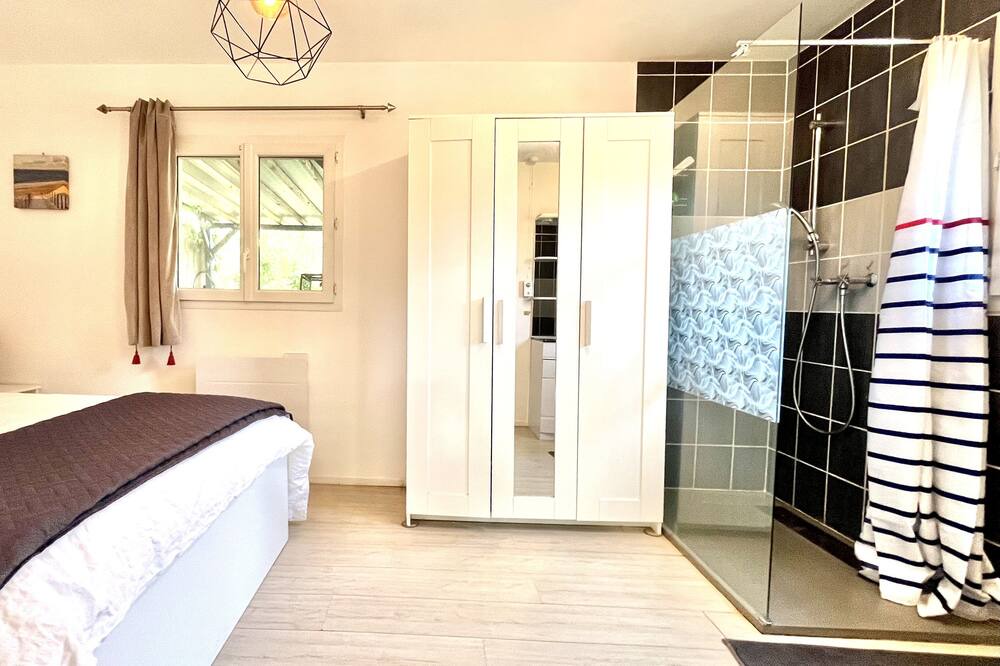 Photo of Bedroom in Saint-Loubes
