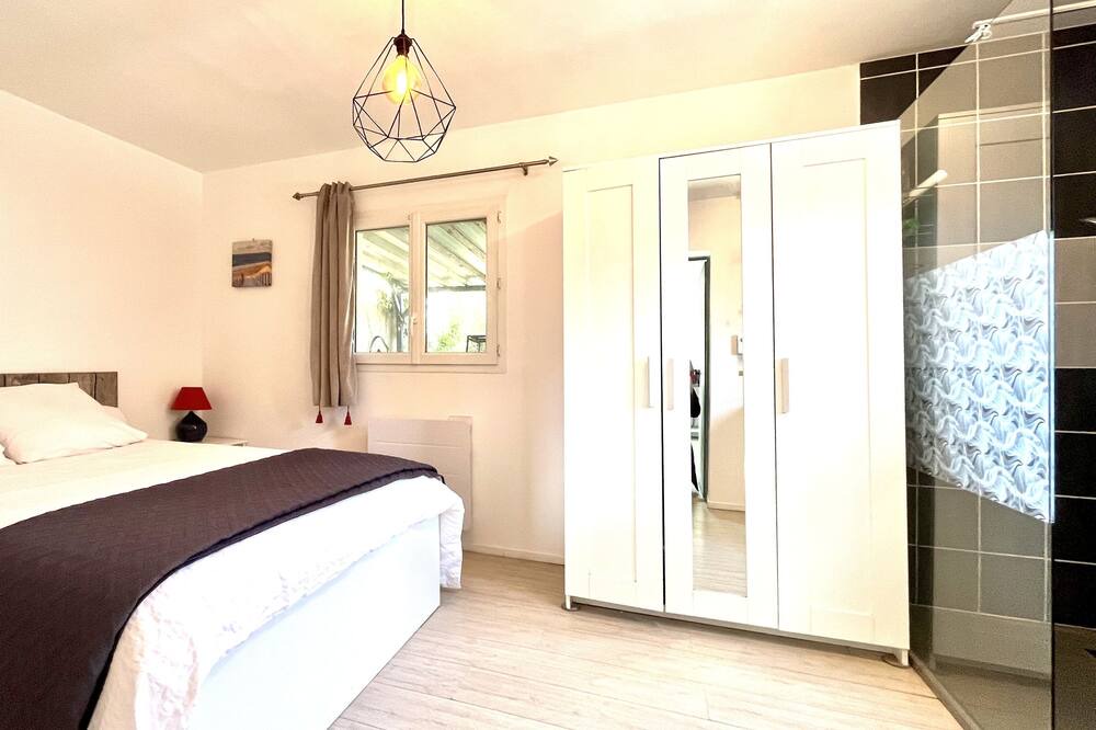 Photo of Bedroom in Saint-Loubes