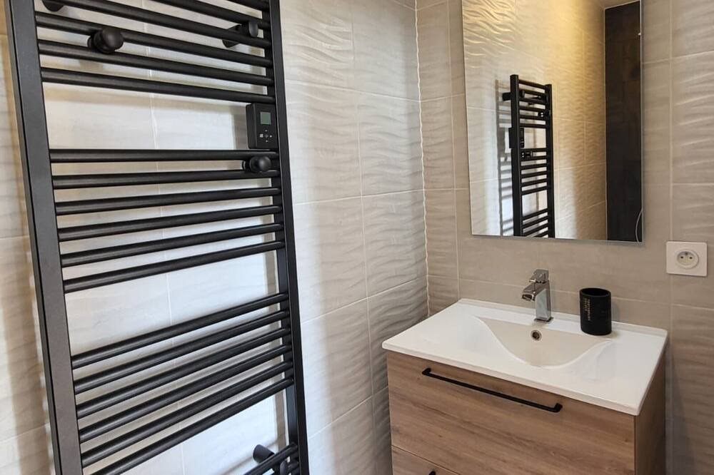 Photo of Bathroom in Rieupeyroux