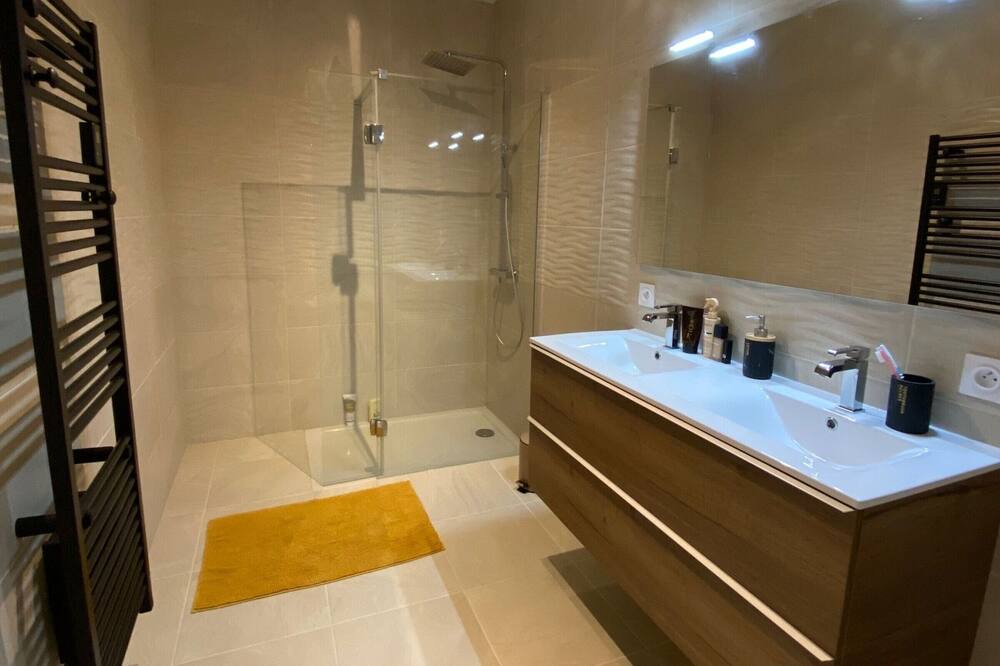 Photo of Bathroom in Rieupeyroux