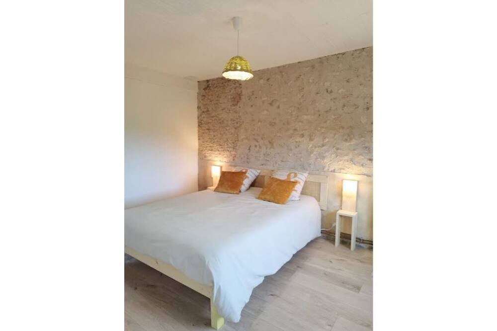 Photo of Bedroom in Celle-Levescault