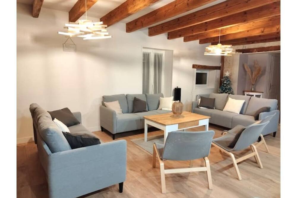 Photo of Livingroom in Celle-Levescault